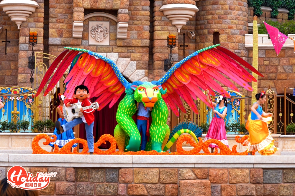 其中《玩轉極樂園》彈著結他的米哥更是首次在樂園登場!