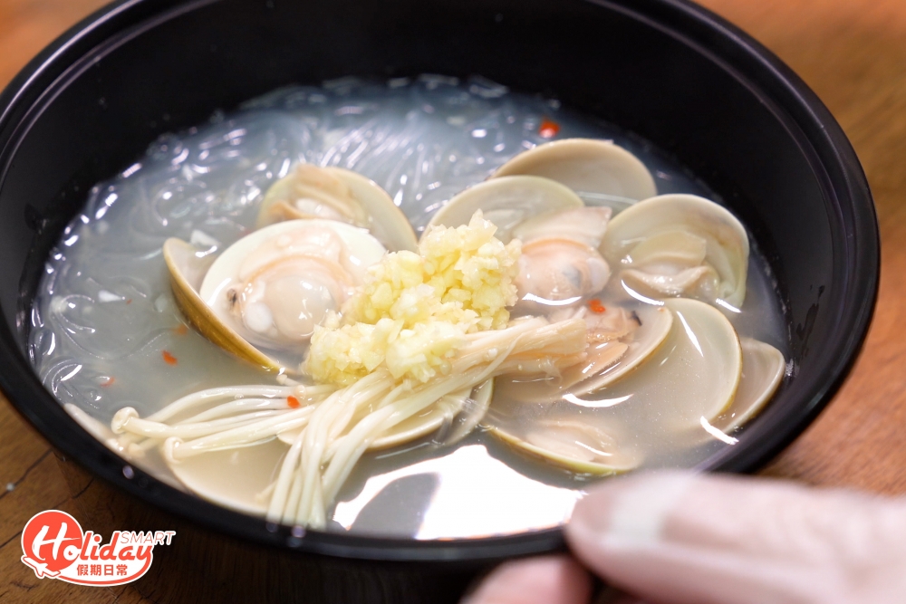 負責人透露一開店時原味爆蒜較為受歡迎,入口充滿濃郁蒜香味,每碗伴以小量粉絲及金菇。