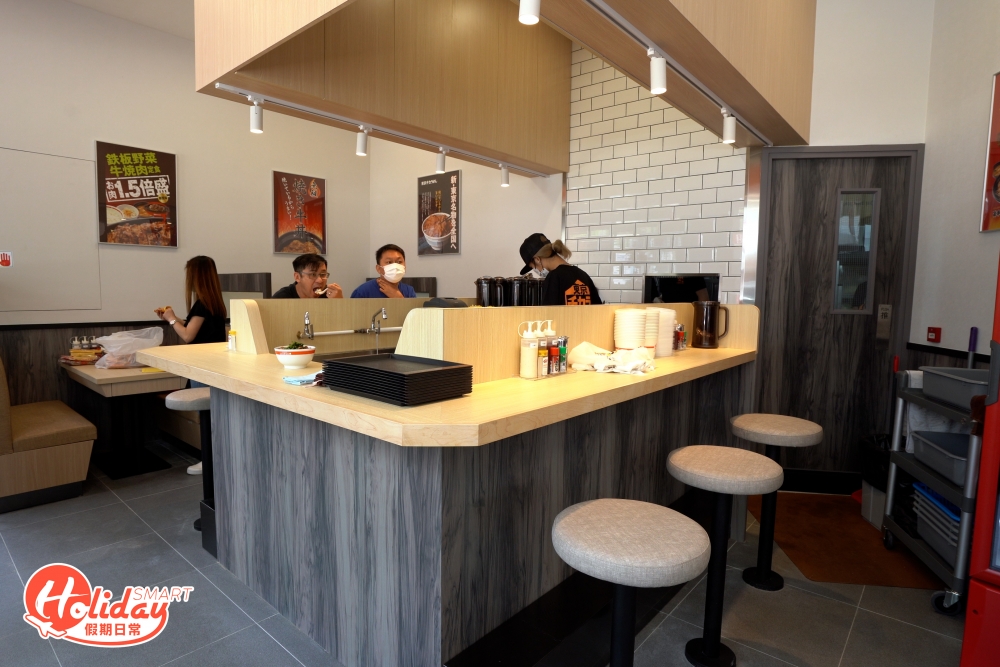 香港首間分店位於旺角THE FOREST,設有堂食及外賣,有U型吧檯和卡位等。