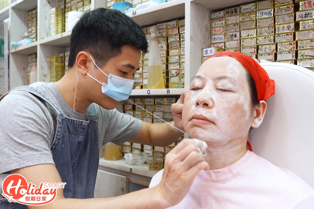 Jack一開始在店舖幫手時，能力曾經備受質疑，不過憑著他的努力和堅持，用行動證明，成功贏得一班街坊信賴。