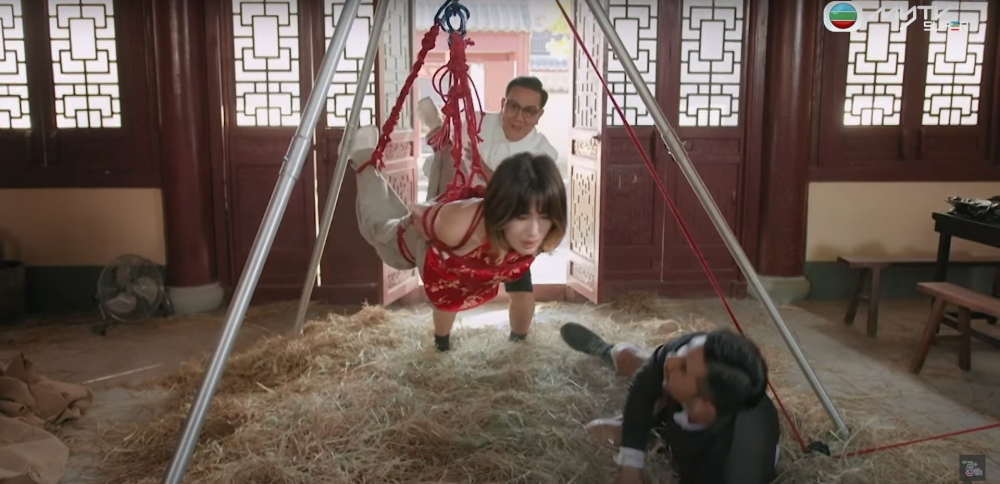 蔣家旻在劇中扮演AV女優試鏡,不但打扮性感,更被紅繩捆綁,難度極高!