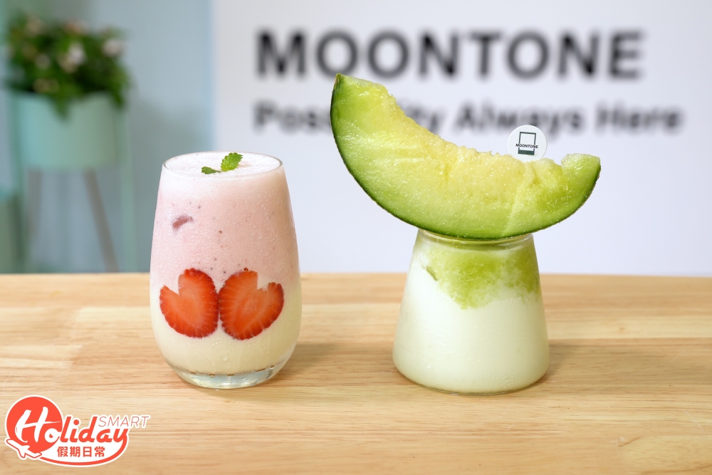 莓莓角酪 $45 (左)蜜瓜Latte $58(右)