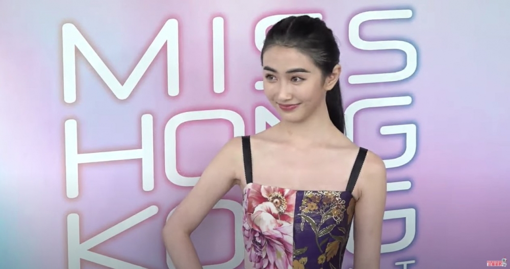 Fiona當日以一身花裙出席面試
