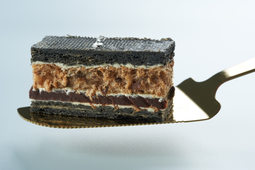 難怪開業兩個月已獲得劉鑾雄太太甘比、徐濠縈等名人激讚,大家想一嚐合桃千層餅,記得要提早3日前訂購!