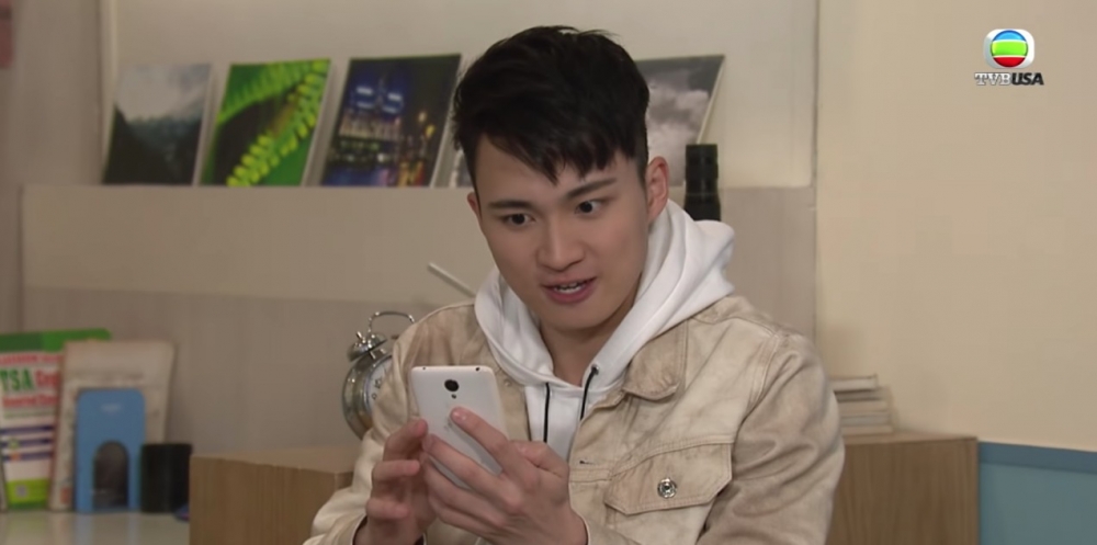 越南一位27歲男子喺網上結識一名女網友,更為佢不惜同22歲嬌妻離婚