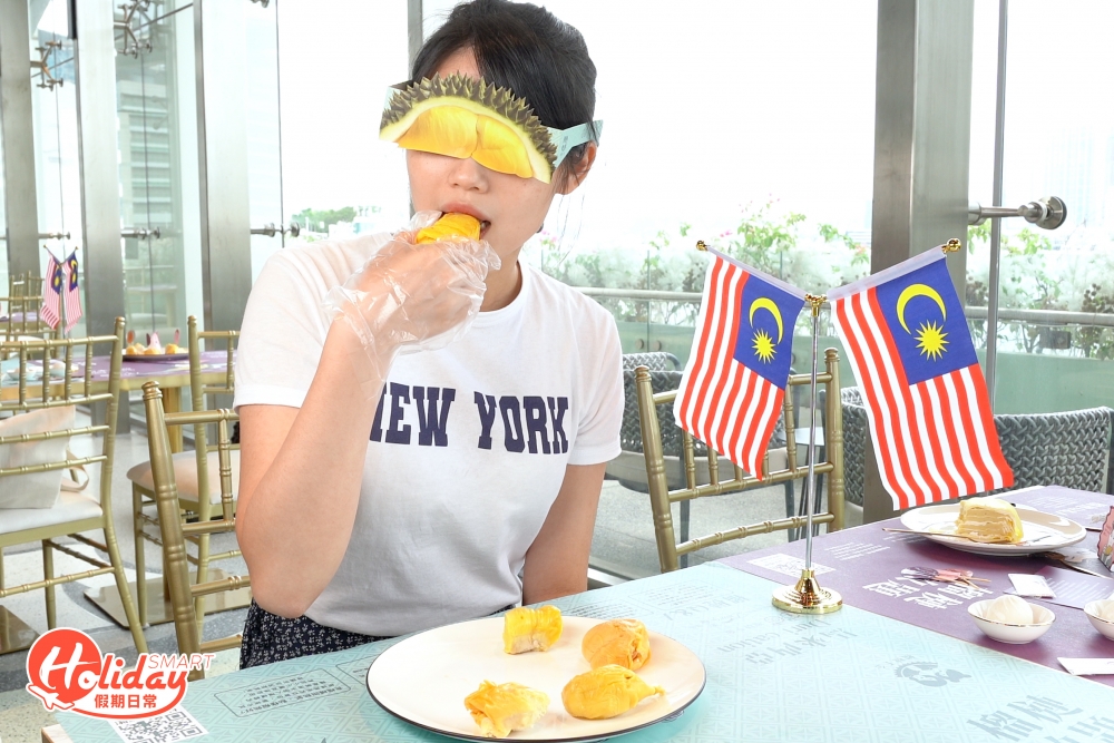 「蒙著眼睛吃榴槤遊戲」