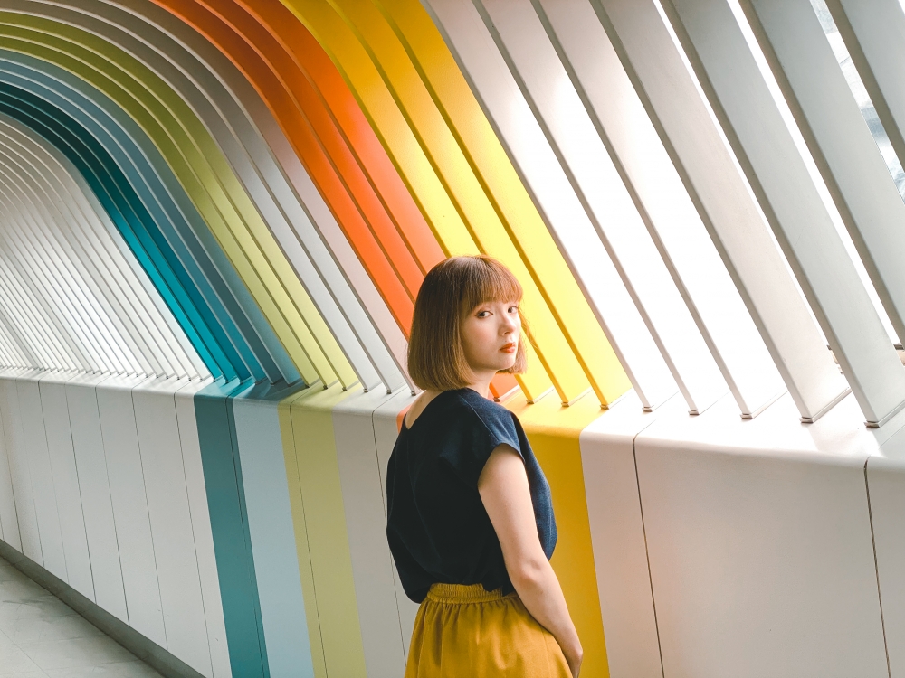 太和站大翻身後，連接太和港鐵站與太和廣場西翼的天橋，粉刷上多種夢幻色系。