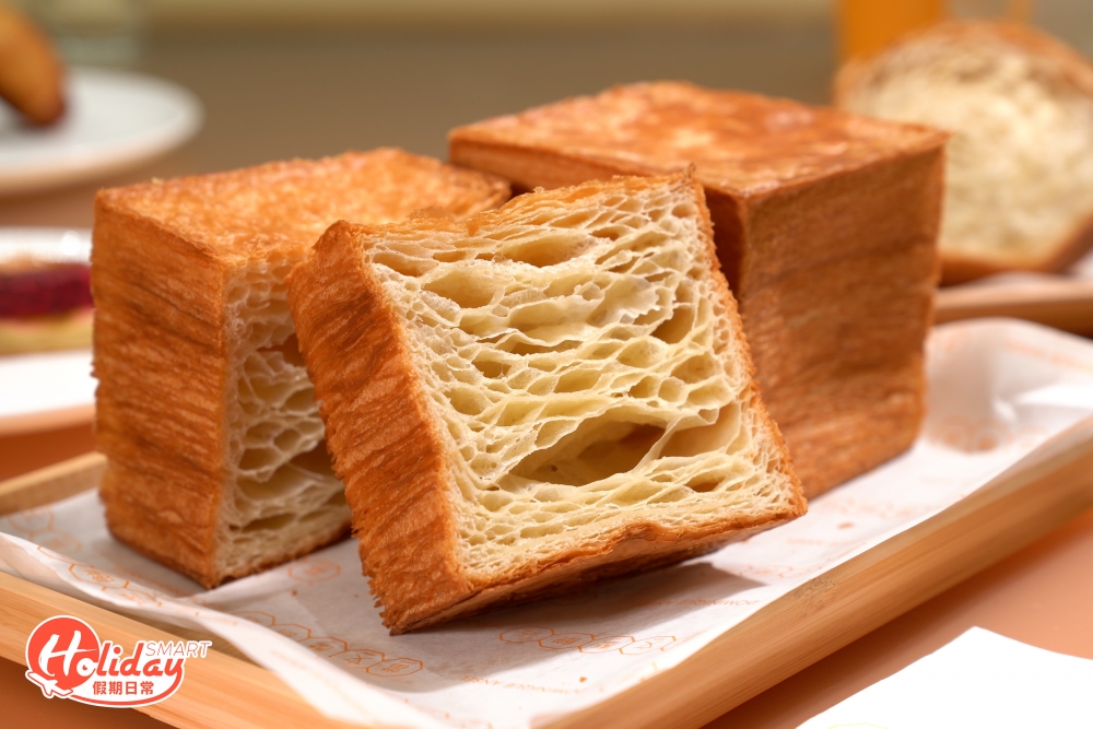 用上英國海鹽製作海鹽牛角包吐司,麵糰重複折疊成81層,層次分明,食落口感鬆軟。