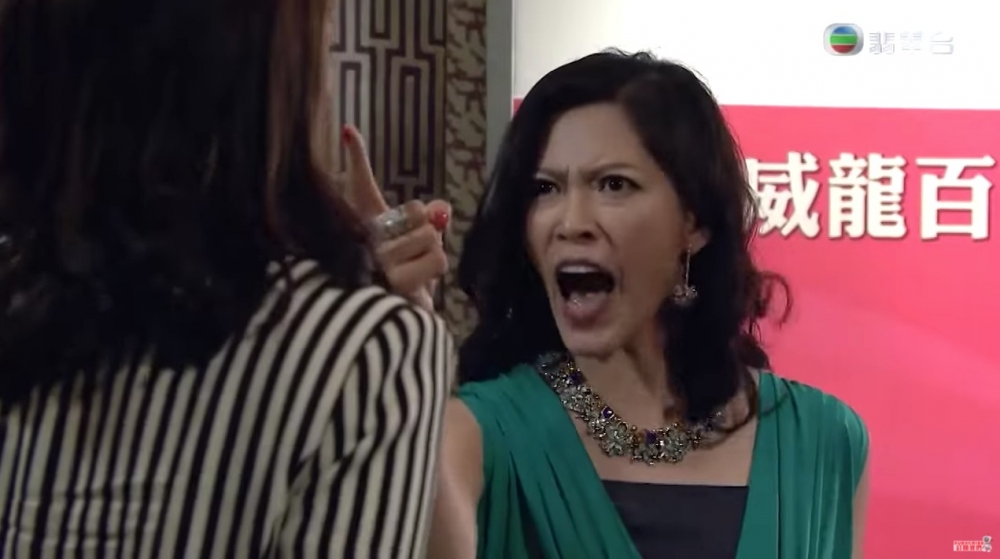 呂女士不肯罷休,堅持指餐廳無事先提醒,要求再煮一份無豬肉嘅魚香茄子