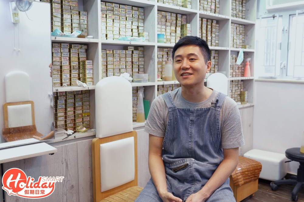 Jack從小受到母親薰陶，在就讀中學時已經學懂線面這門手藝。