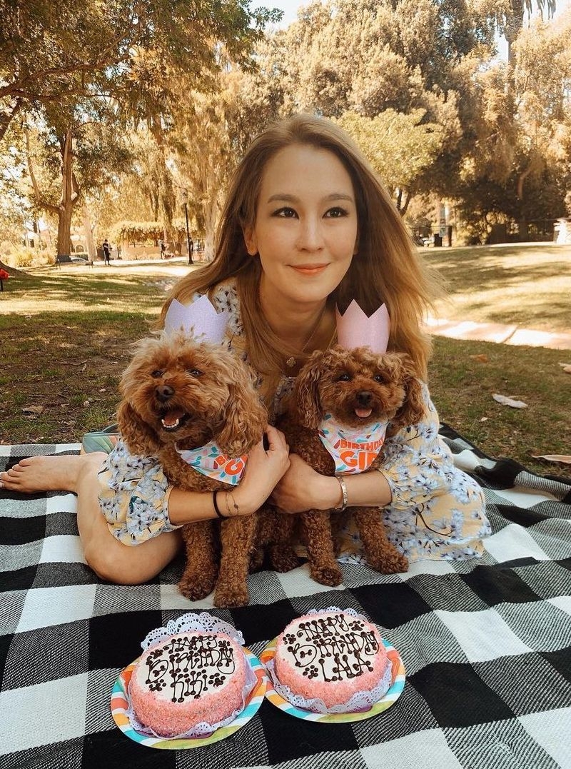 陳見飛養咗隻兩隻可愛貴婦犬Kiki同Lala