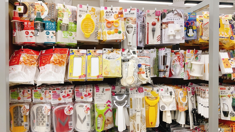 店內主打多款日本直送商品,有齊家品、化妝及個人護理用品、精品、文具、食具及小食等。