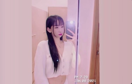Story嘅短片揭佢身材同公開嘅自拍差好遠。