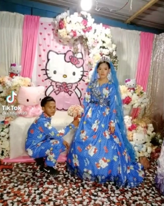 新娘喺婚禮上亦換上唔同嘅Hello Kitty婚紗
