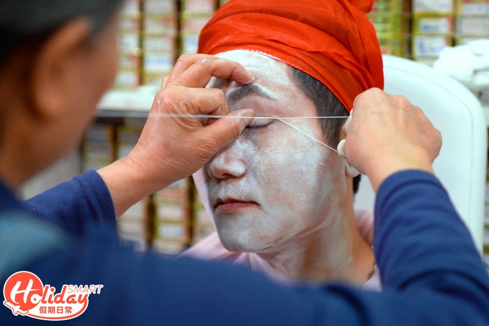 在梁太鄉下每人都會線面，並將線面俗稱為「開面」，代表開運的意思，所以認為線面是坊間最好的美容方法。