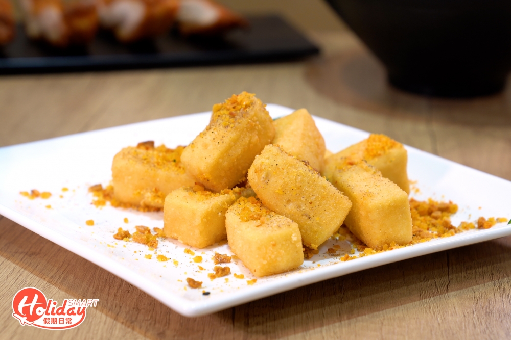 椒鹽豆腐粒炸到金黃色,香脆惹味,充滿大排檔風味。