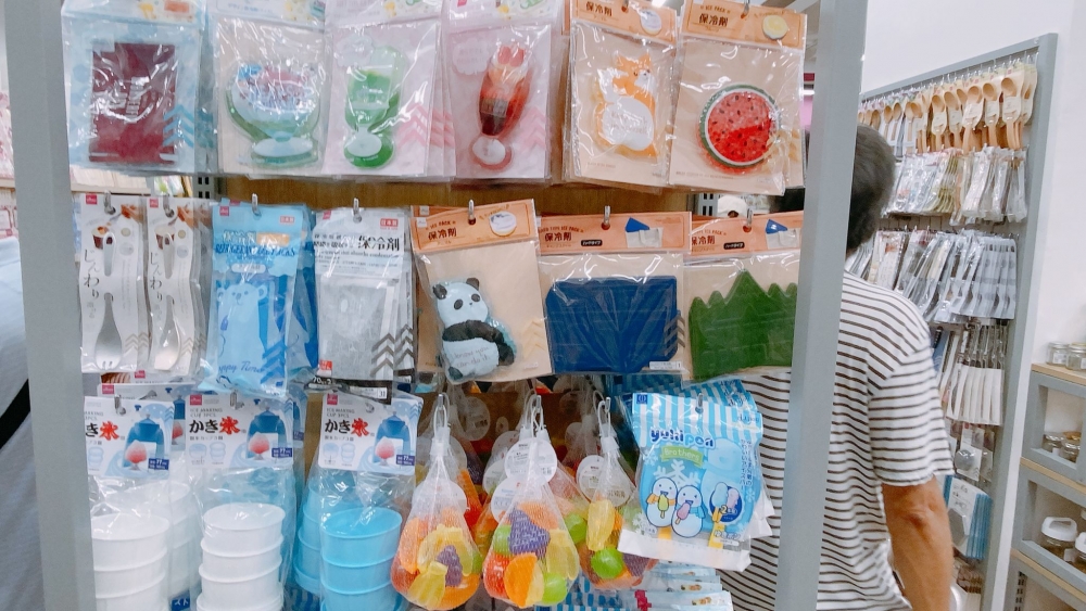 如今AEON將會於香港設立首間Daiso Japan專門店,即官方授權品牌直營店,繼九龍灣淘大商場開店後,據悉另一分店將登陸筲箕灣。