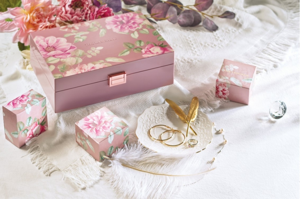 木製首飾禮盒。