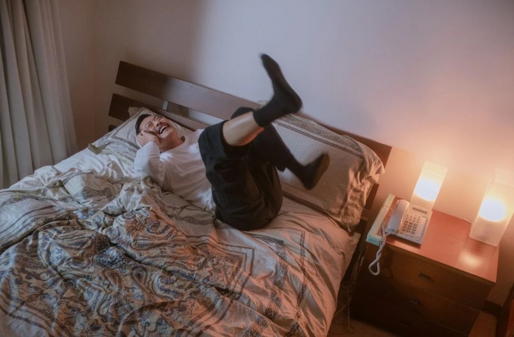 KK得知「奪回阿田」作戰計劃有所進展，非常開心激動。