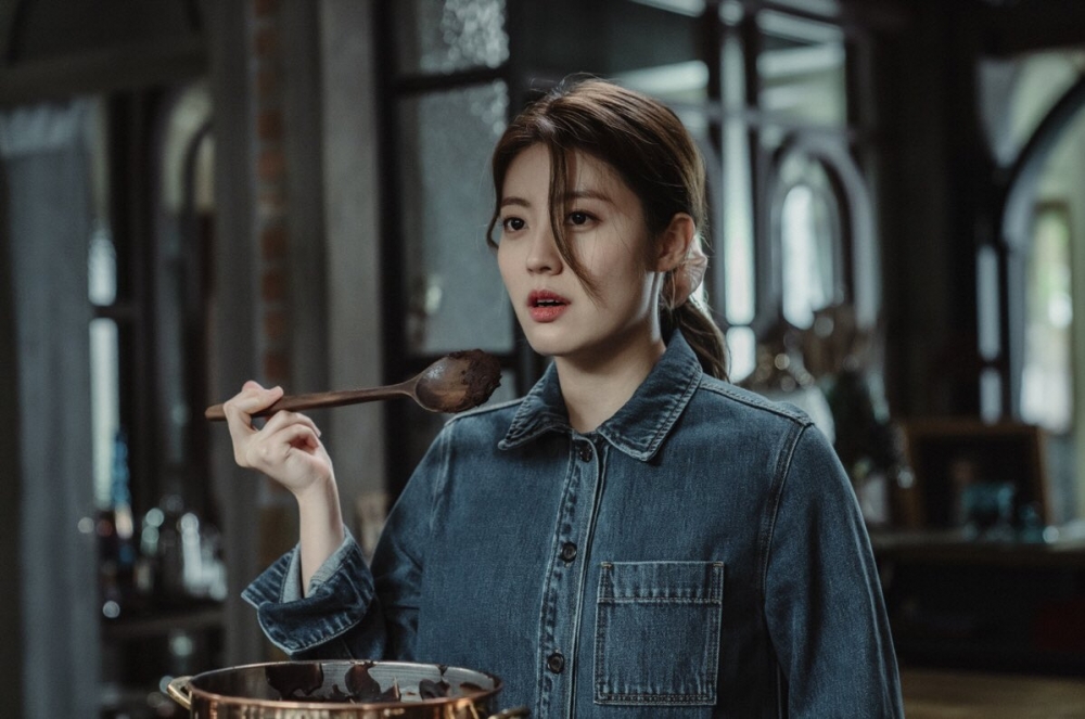 南志鉉在經歷一連串打擊后,遇上魔女社長並成為其員工。