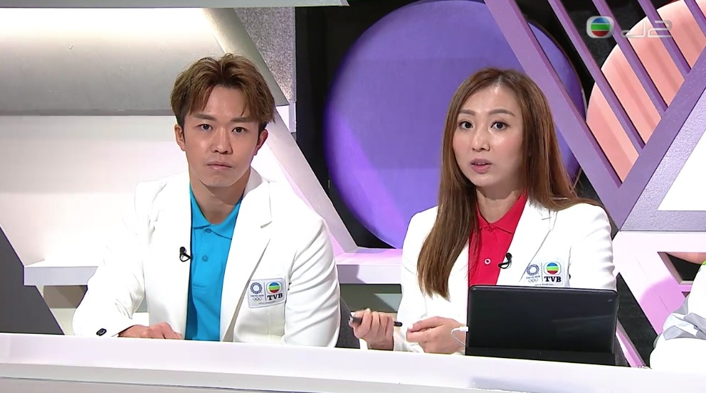 當港隊發球時,李靄璣又口誤指係中國隊發球