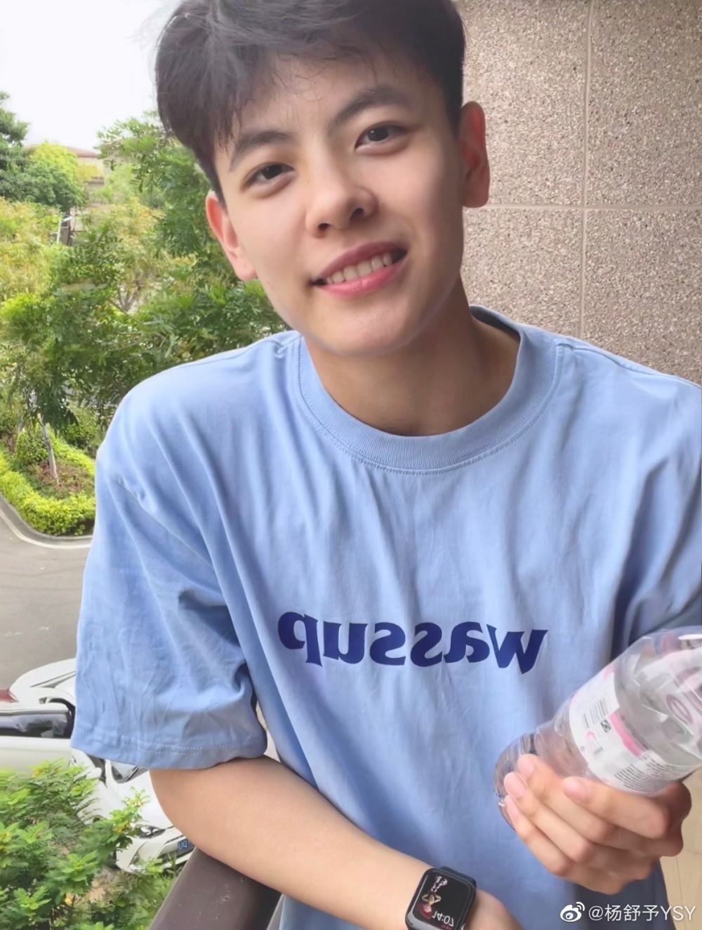 楊舒予2002年3月出生,年僅19歲,身高為184cm。