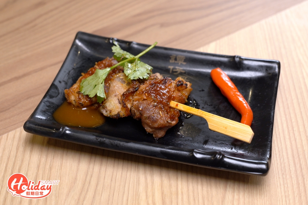 以及食肉獸必食的煙燻肉香的香辣煙腩卷和串燒椒汁香草肥牛卷。