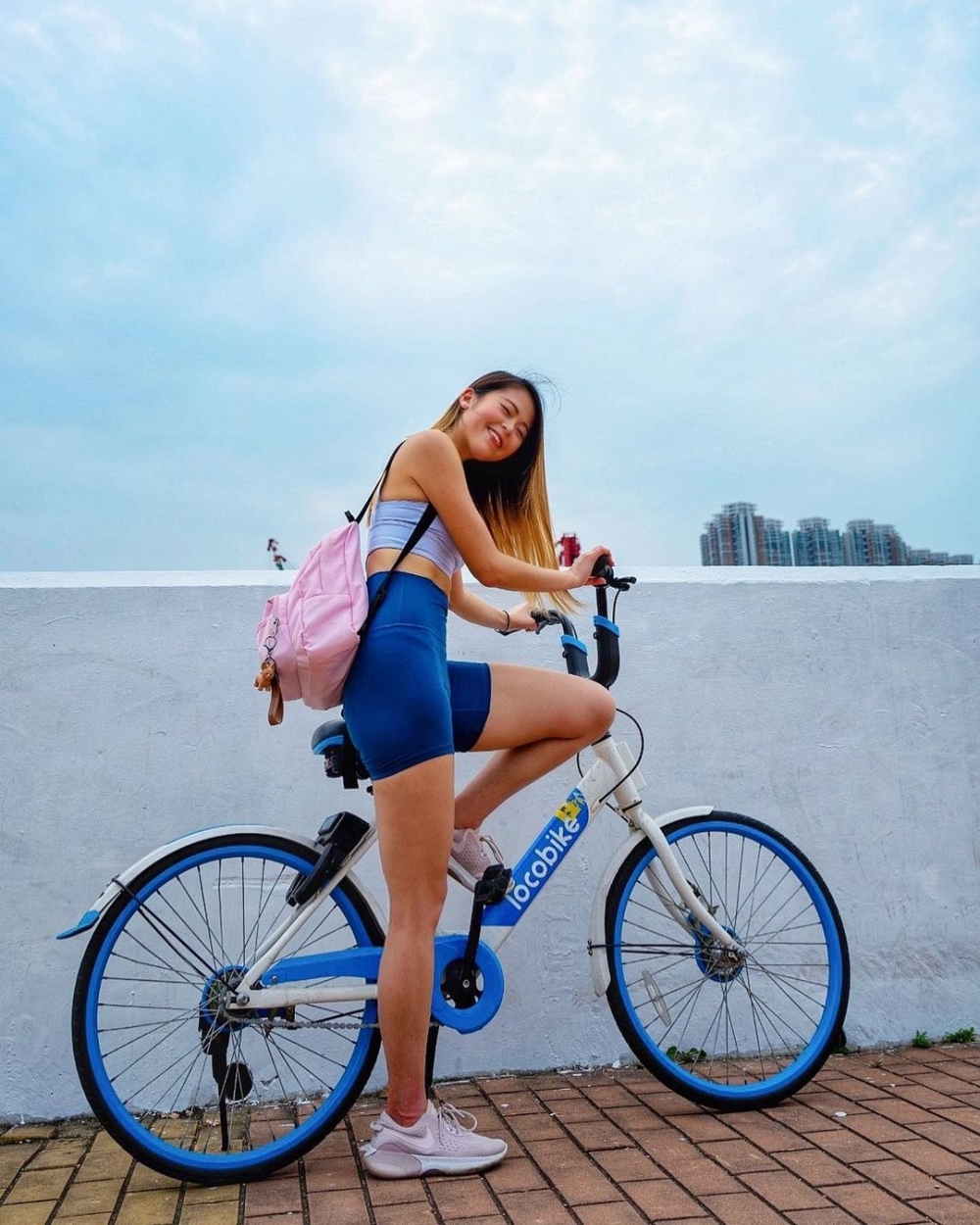 一邊踩單車,一邊吹海風,超正!