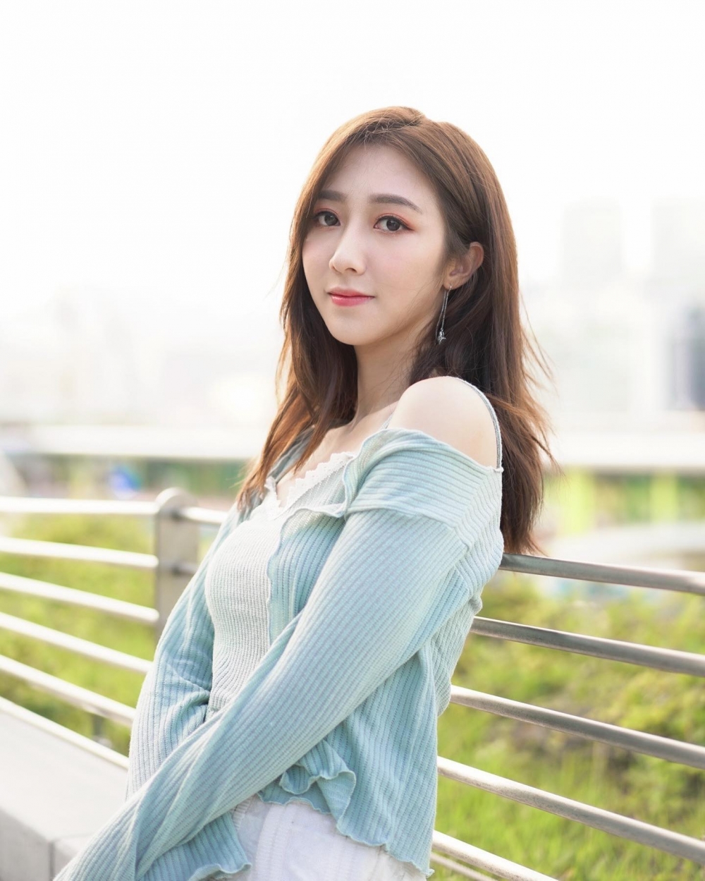 何依婷 FB