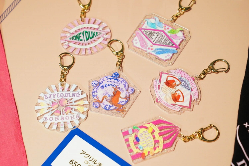 FASHION PRESS