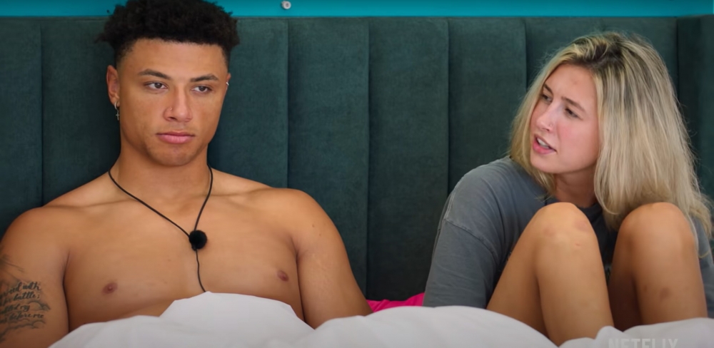 Chase DeMoor与Carly Lawrence。