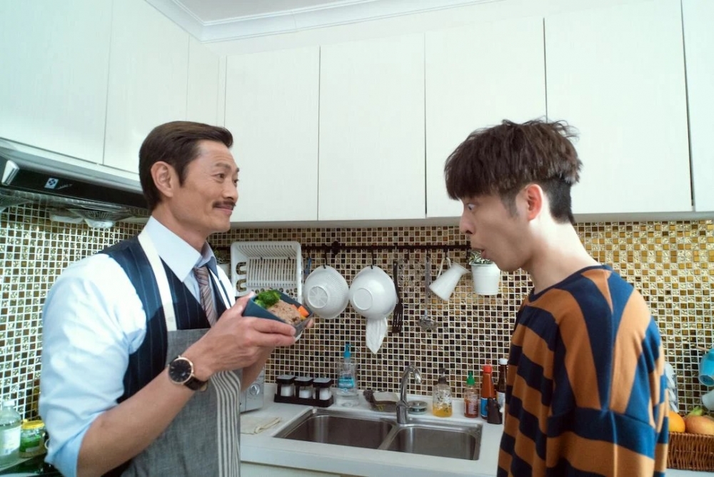 KK趁虛而入到阿田屋企煮飯、做家務。