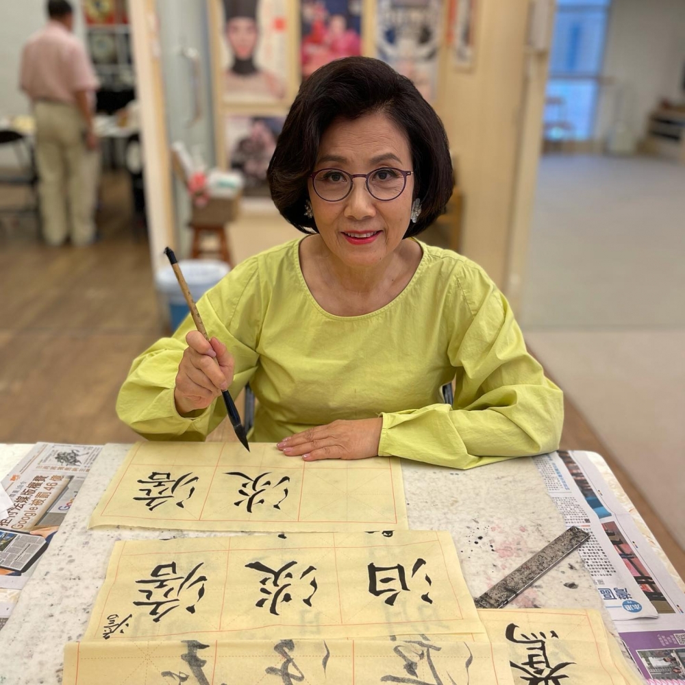 汪明荃 FB