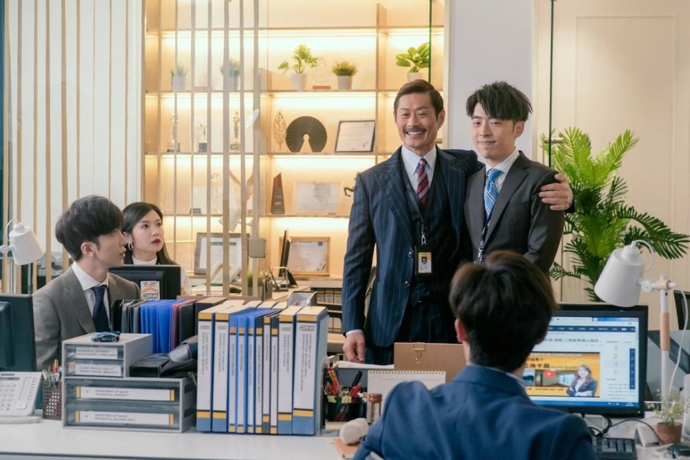 阿田在衆人的起鬨下衝動答應KK的求婚。