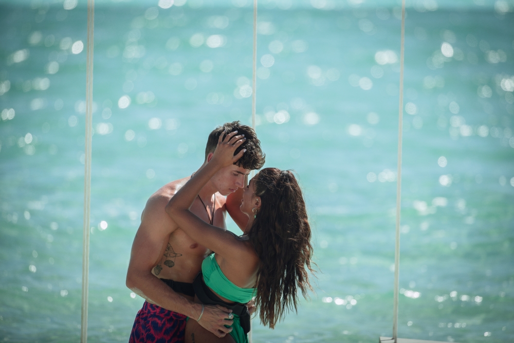 Emily與Cam在節目屬於人氣極高的CP。