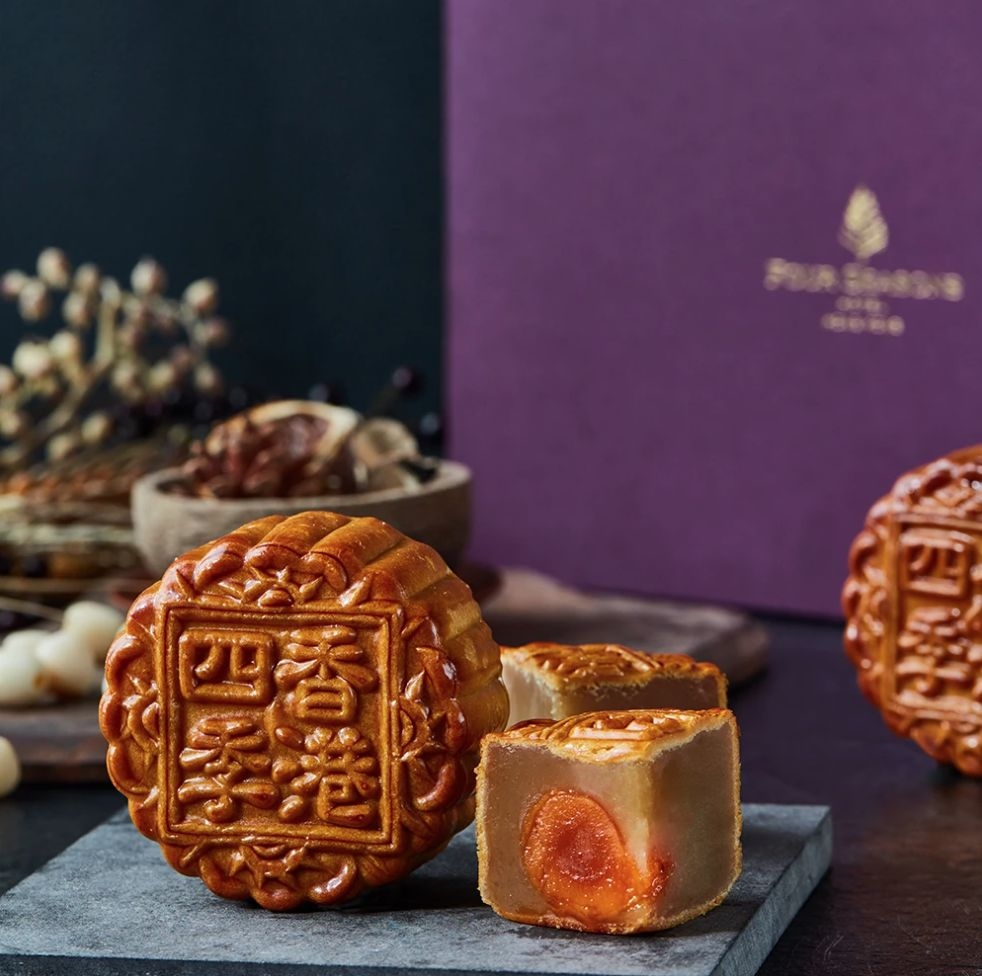 四季雙黃白蓮蓉月餅。