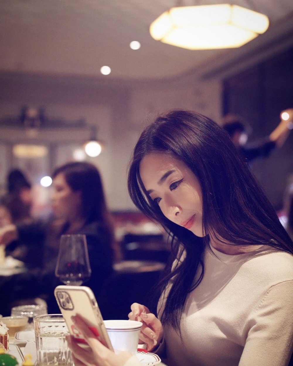 精於投資理財的雪姨，目前坐擁多間公司，生意涉略多個領域。