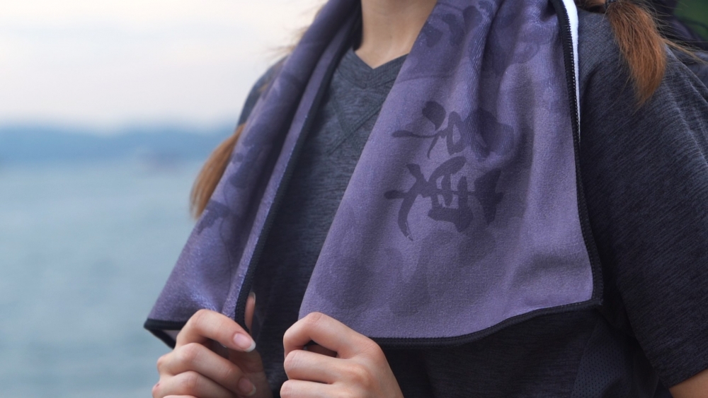  今次活動設計獨家修練裝備包，有齊T恤、毛巾及口罩，全部以灰黑色為主色調，型格十足，還有分別代表草帽小子一伙全員的徽章，絕對極具收藏價值。