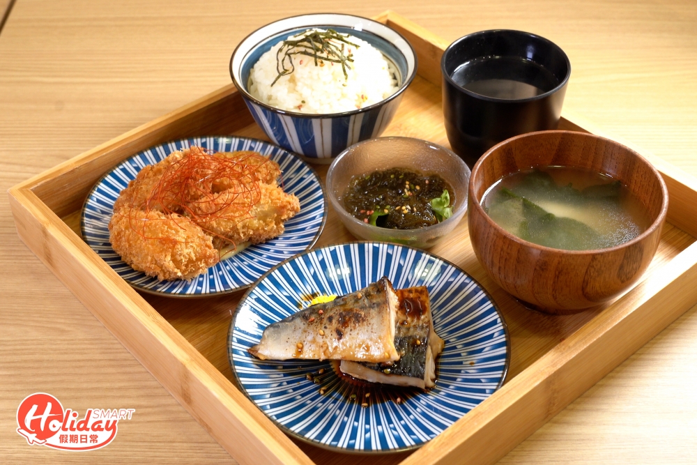 仁王門定食亦是餐廳招牌之一，每份定食包含兩款配菜、麵豉湯和飯，有一系列和風配菜如吉列炸豬梅肉、梅酒醬油漫煮五花肉及白麵仕醬燒鯖魚等選擇。