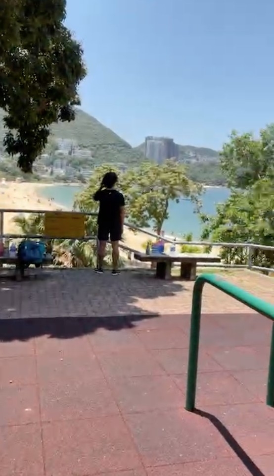 喺直播結尾，K Sir將鏡頭轉向伊健