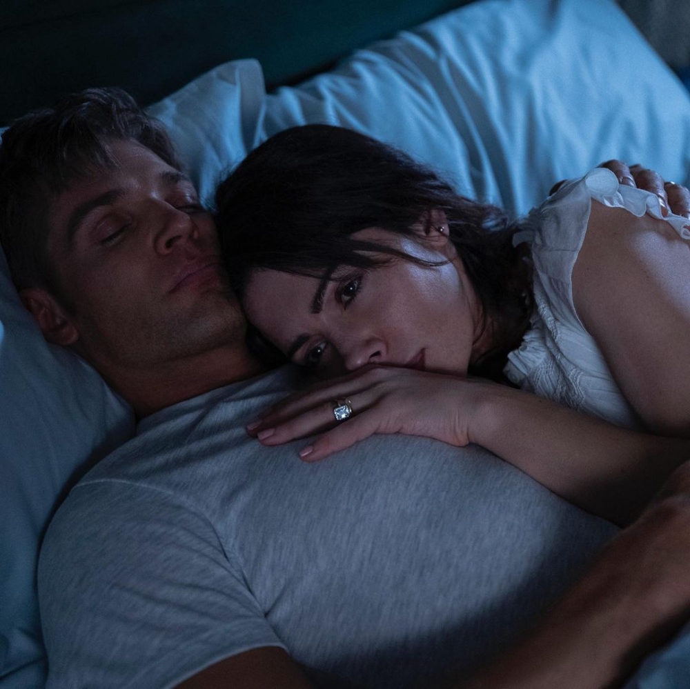 女主角Billie與老公的婚姻看似幸福，但逐漸出現危機。