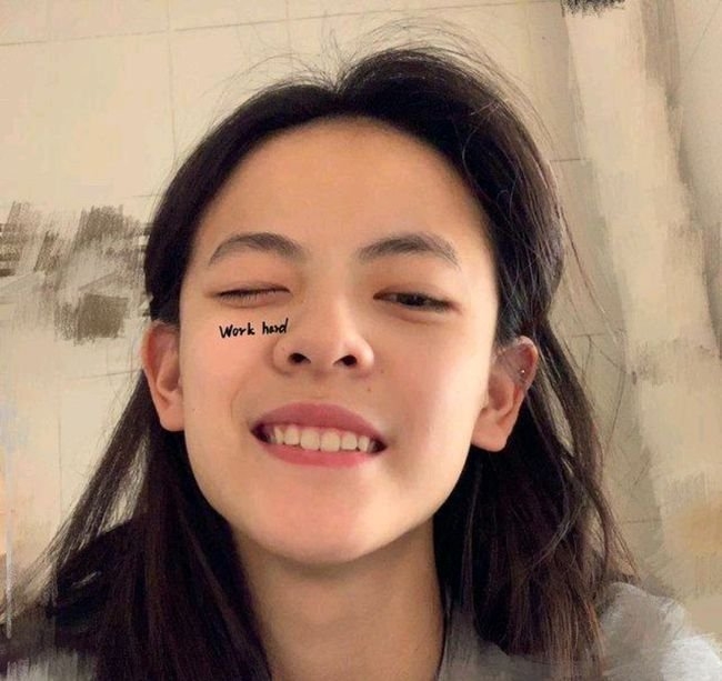 長髮嘅楊舒予自拍會加唔少filter、effect,十分少女!