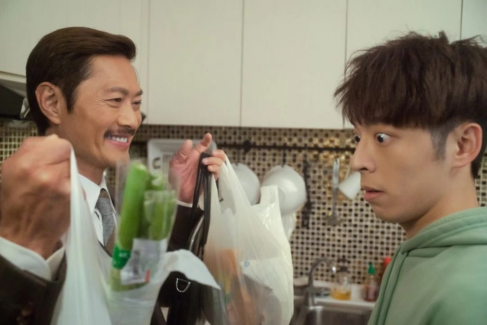 KK趁虛而入到阿田屋企煮飯、做家務。