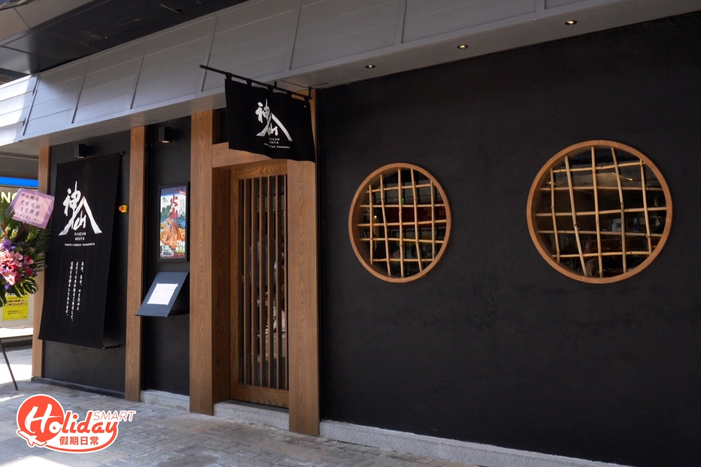 日本人氣沾麵店「神山」終於尖沙咀開設新分店,新店繼續以富士山為佈置主題。