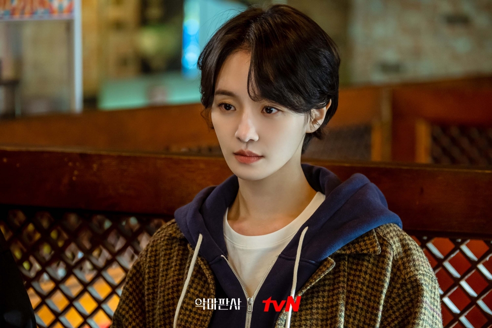 憑著《雖然是精神病但沒關係》及《Sweet Home》等而演技受肯定的朴珪瑛,今次詮釋充滿女子力的帥氣角色。