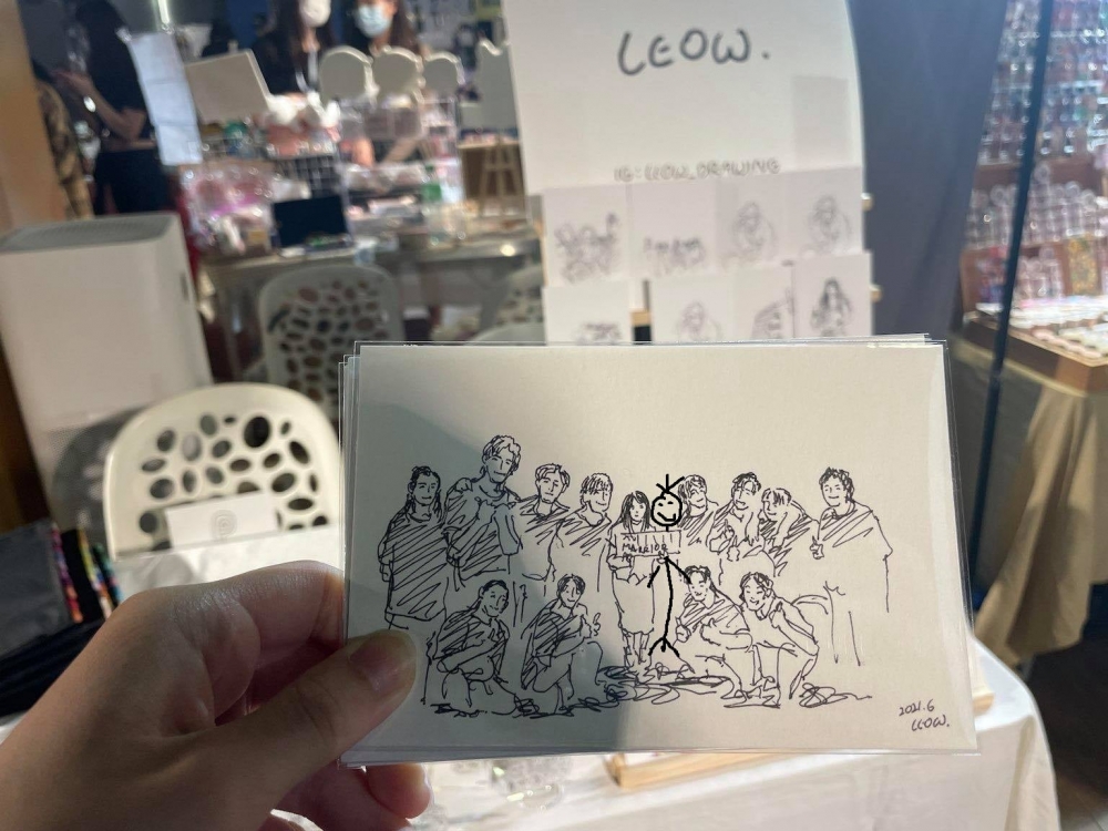 女友後來有請畫家Drawing Leow畫返張圖出嚟