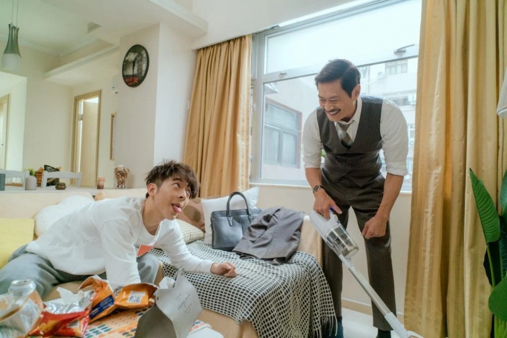 KK趁虛而入到阿田屋企煮飯、做家務。