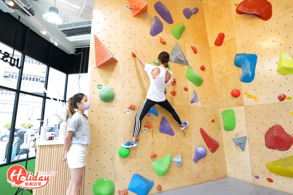 Just Climb第四間分店進駐屯門活化工廈,設有4,000呎抱石場及10米高戶外攀石場,不過現時戶外攀石場還未正式開放,將來會開設予參加一級運動攀登課程的人士,到時大家可以寓學習於娛樂。