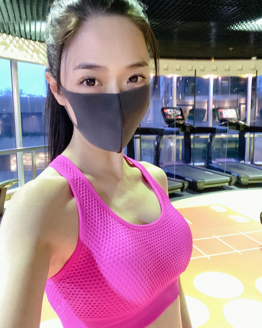 積極健身的雪姨，身材超正！