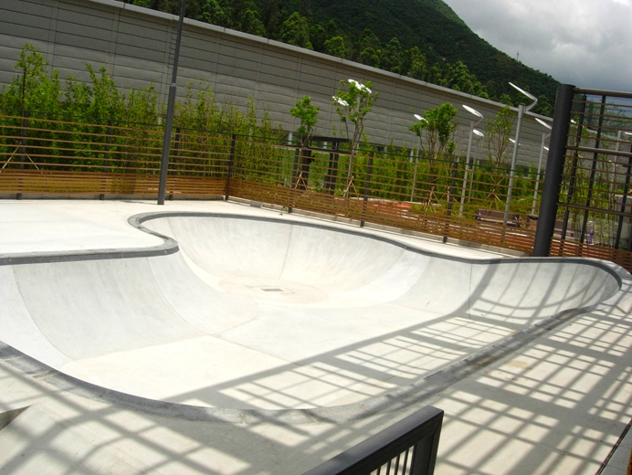 東涌北公園滑板場佔地約700平方米。。